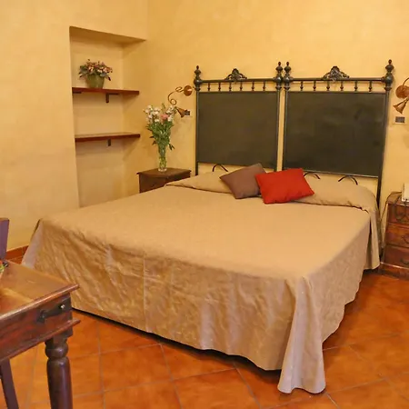 イタリア 3* コルトーナ
